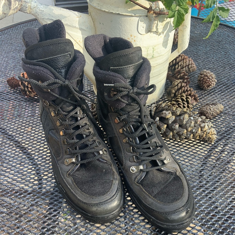 LIMITED EDITION Burberry Prorsum men’s Black high top sneaker in size 11US/44UK.